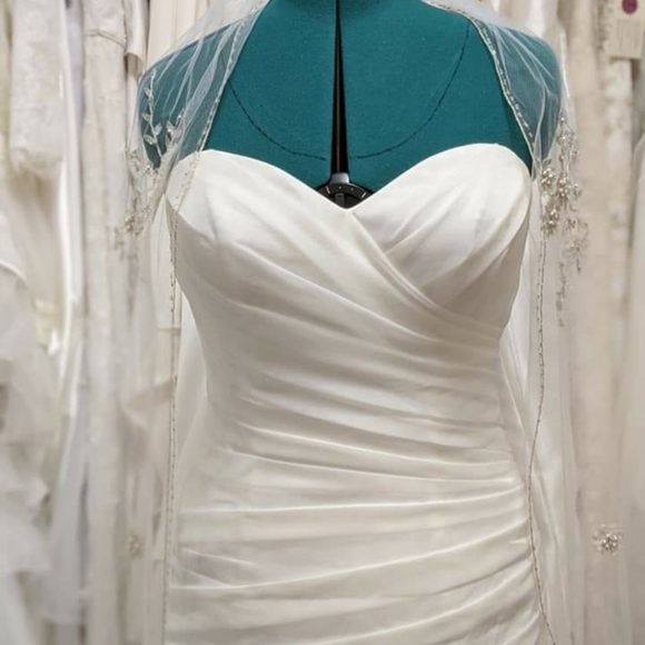 Essense of Australia Organza Wedding Gown - Picture 8 of 12
